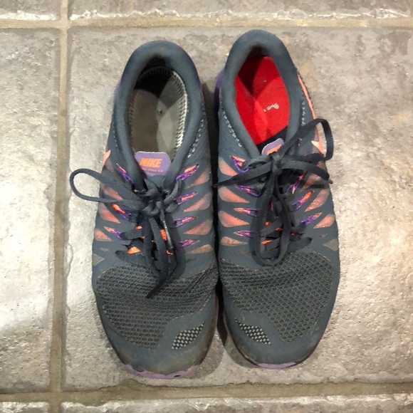 Nike Free Running Shoes - Picture 2 of 4